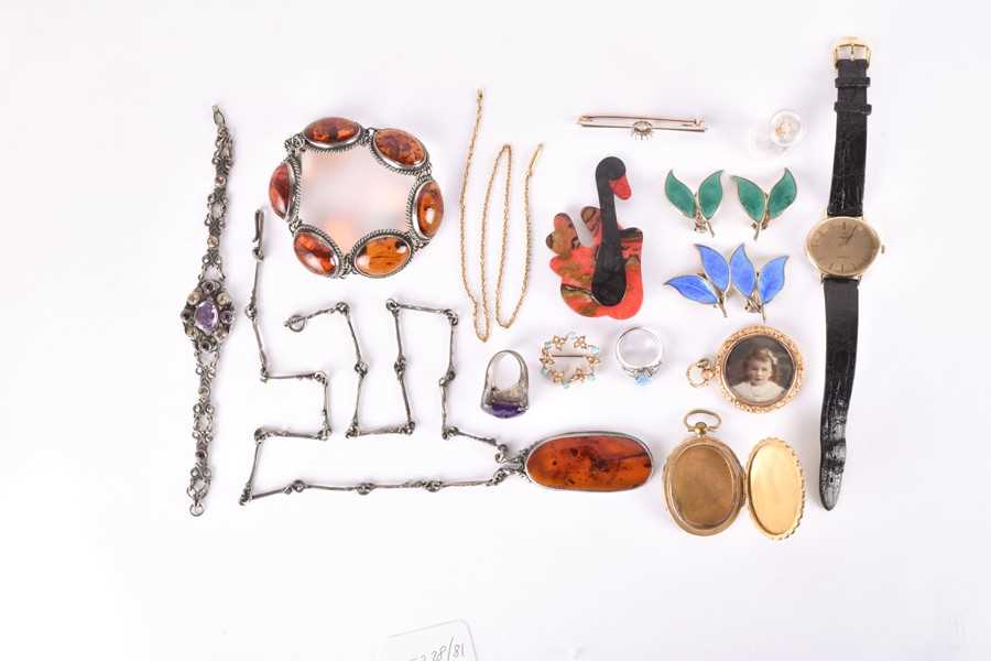 Lot 609 - A group of yellow metal and costume jewellery...