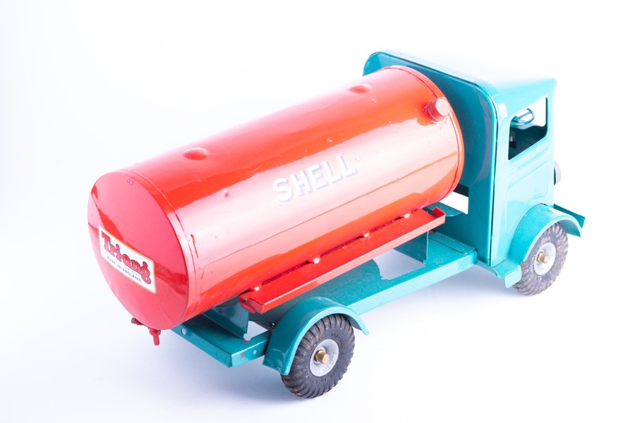 Lot 188 - A large Tri-ang No. 204 Shell Tank Lorry in