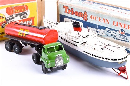 Lot 187 - Two boxed Triang vintage models comprising RMS...