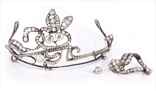 Lot 555 - A late 19th / early 20th century diamond tiara...