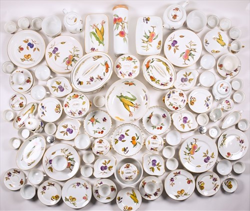 Lot 251 - An extensive modern Royal Worcester 'Evesham'...