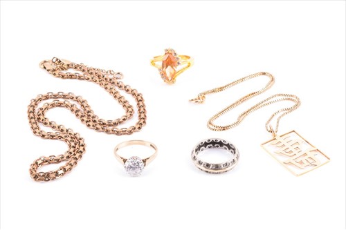 Lot 696 - A group of yellow metal jewellery items to...