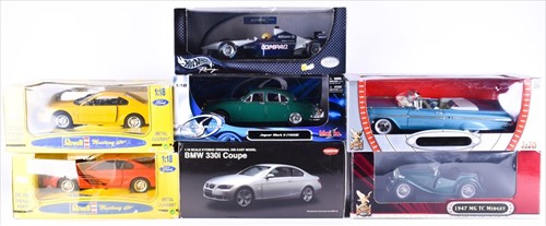 Lot 239 - A mixed group of boxed large scale diecast...