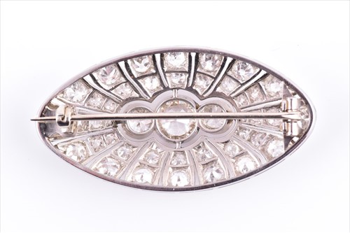 Lot 653 - An Art Deco diamond brooch set with diamonds...