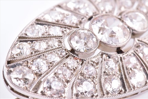 Lot 653 - An Art Deco diamond brooch set with diamonds...