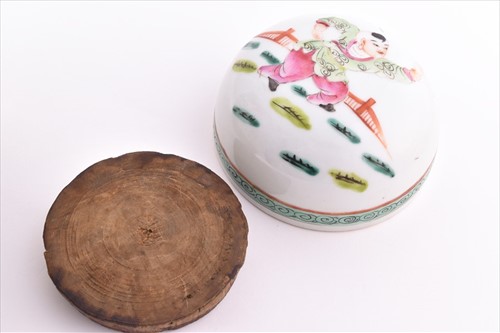 Lot 145 - A large Chinese famille rose ginger jar and...