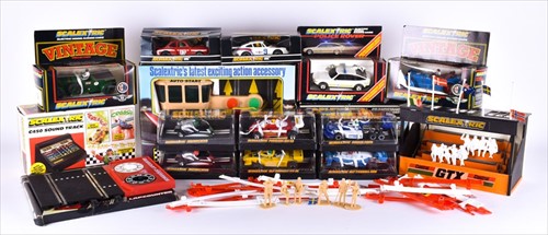 Lot 266 - A good collection of vintage Scalextric boxed...