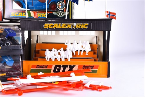 Lot 266 - A good collection of vintage Scalextric boxed...