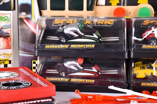 Lot 266 - A good collection of vintage Scalextric boxed...