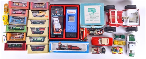 Lot 257 - A mixed group of diecast vehicles and other...