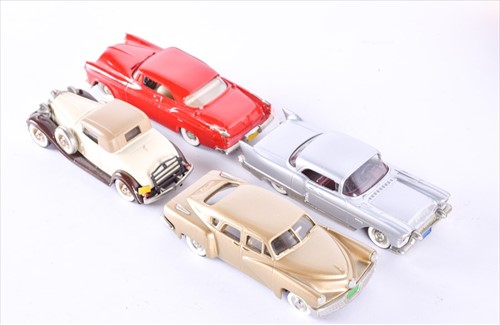 Lot 260 - A group of four boxed Brooklin Collection...