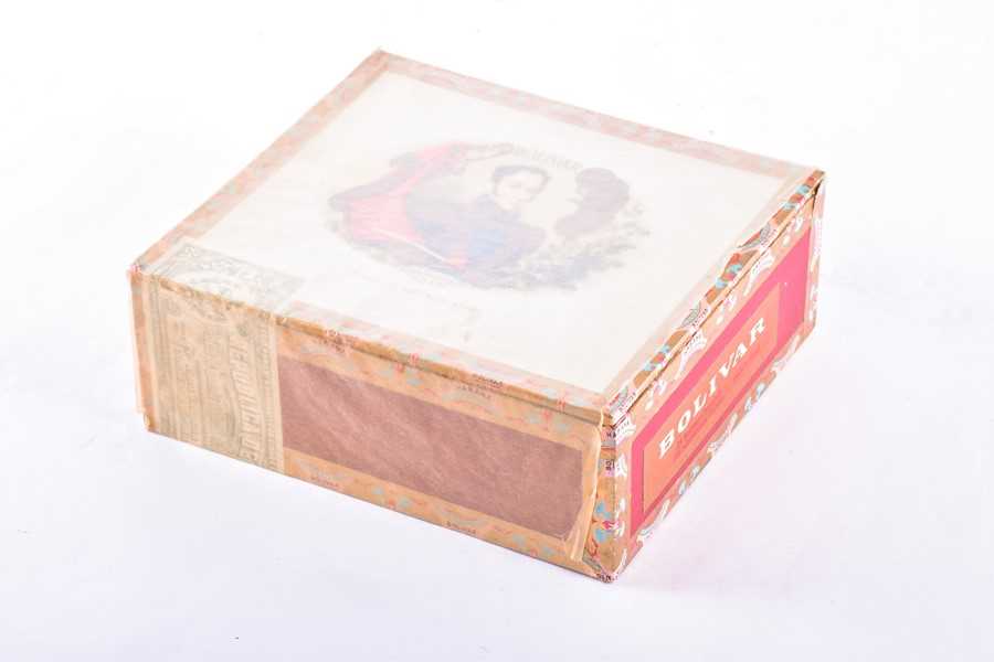 Lot 386 - A sealed box of 25 Bolivar Churchill cigars...