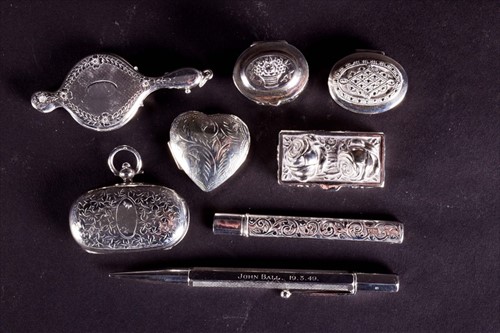 Lot 490 - A group of small silver and white metal items...