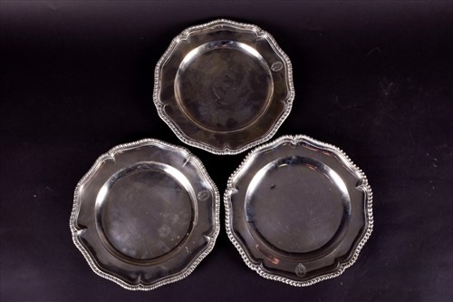 Lot 491 - An early 18th century silver dish London 1707,...