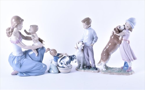 Lot 250 - A small collection of Lladro figures to...