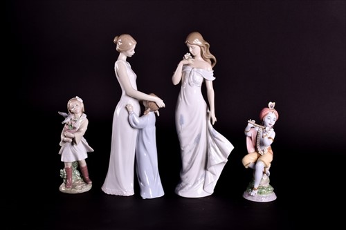 Lot 243 - A Lladro figure group of "Mother and child"...