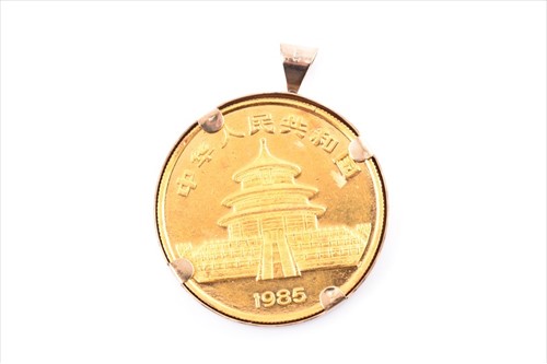 Lot 587 - A 1985 Chinese 100 Yuan gold coin (1 oz of...