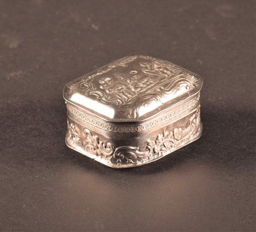 Lot 492 - A late Victorian silver snuff box Sheffield...