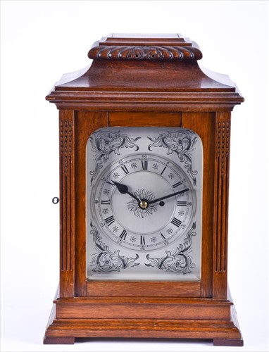 Lot 293 - An early 20th century oak cased bracket clock...