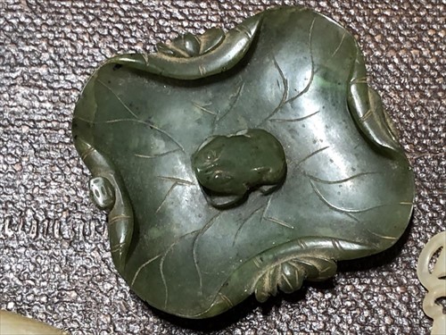 Lot 119 - Seven small items of carved Chinese jade...