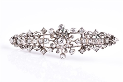 Lot 507 - An early 20th century diamond bar brooch the...