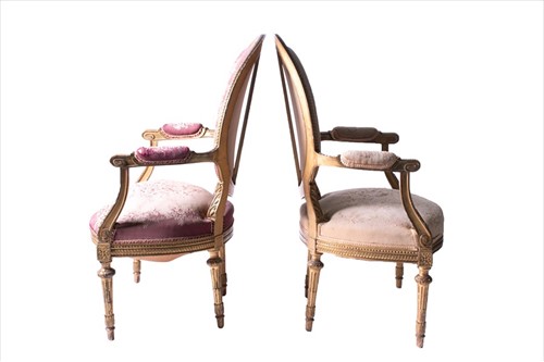Lot 85 - A pair of 20th century giltwood fauteuils in...