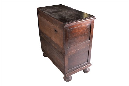Lot 115 - A late 17th century William and Mary oak chest...