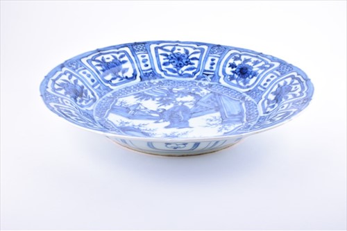 Lot 66 - A Chinese blue and white kraak porcelain...