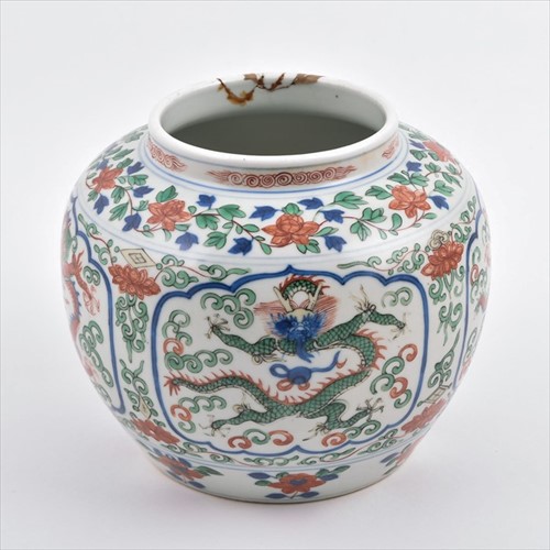 Lot 181 - A Chinese 18th century famille verte porcelain...