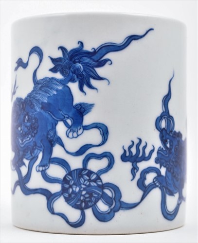 Lot 175 - A Chinese Republic period blue and white...