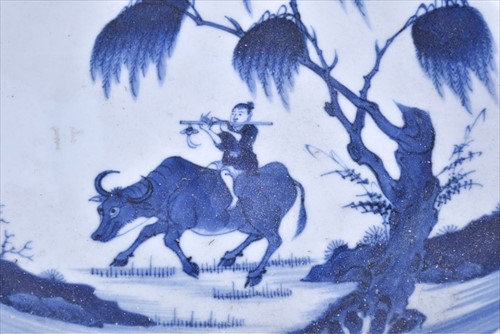 Lot 156 - A Chinese Qing dynasty blue and white...