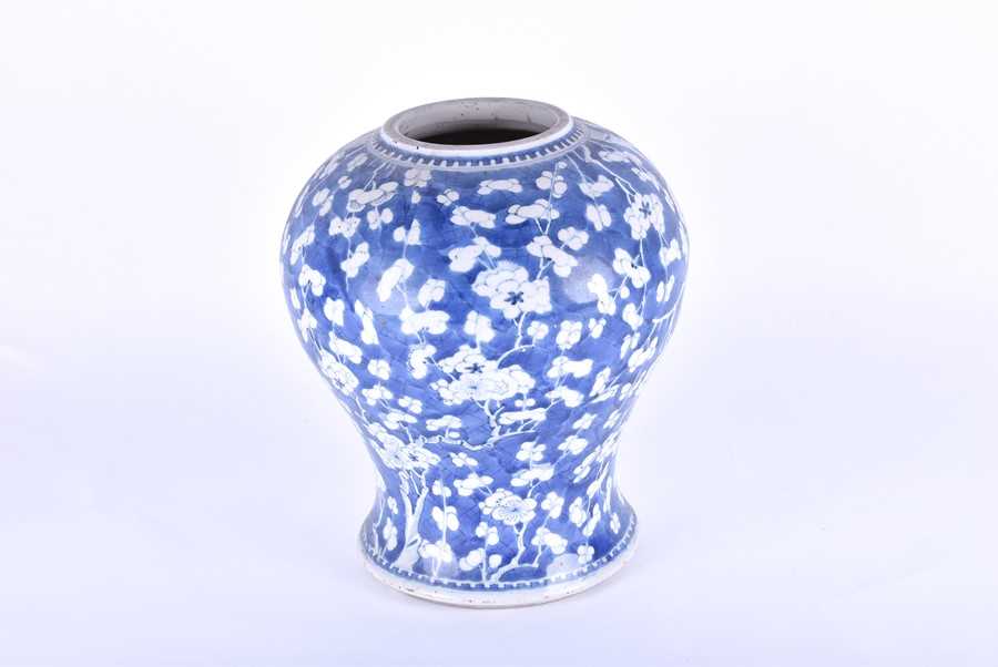 Lot 163 - A large Chinese Qing dynasty blue and white...