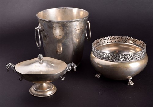 Lot 397 - A 20th century Italian silver ice bucket by...