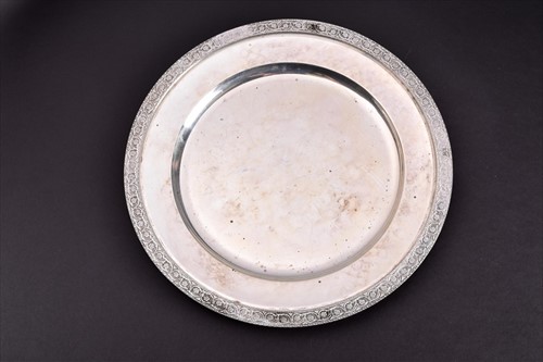 Lot 401 - A 20th century Italian silver platter by...