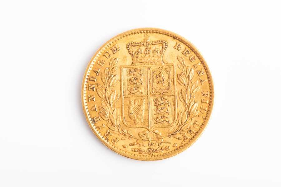 Lot 301 - A Victorian 1865 22ct gold full sovereign with...