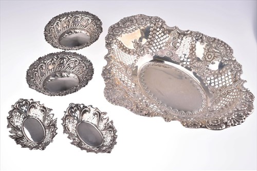 Lot 404 - A late Victorian oval silver bowl Sheffield...