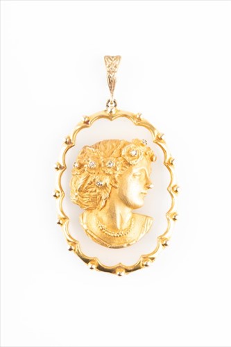 Lot 345 - A fine and unusual diamond, agate, and yellow...