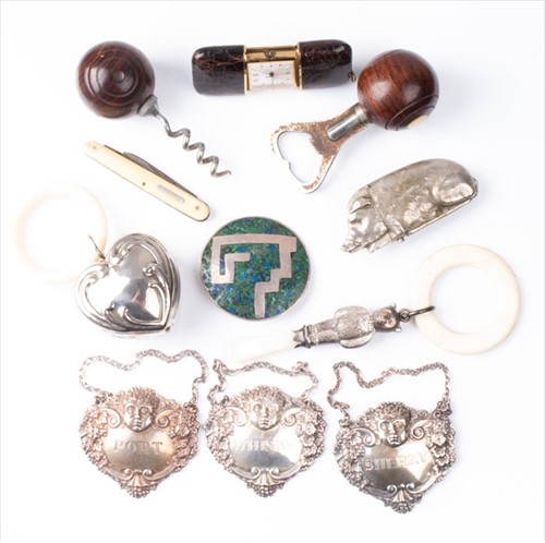 Lot 378 - A group of various silver and white metal...