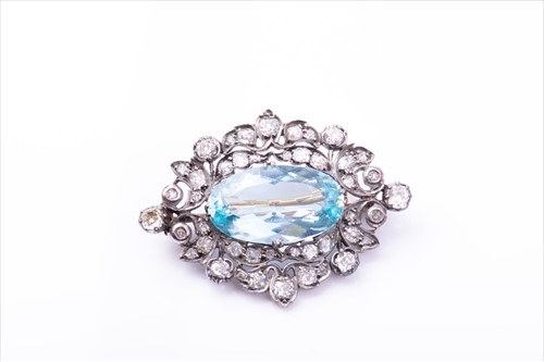 Lot 418 - An early 20th century diamond and aquamarine...