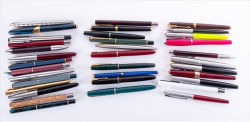Lot 141 - A large collection of Parker pens, including a...
