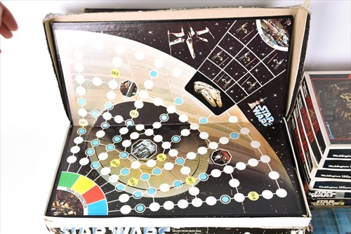 Lot 297 - A group of vintage 1980s Star Wars jigsaw...
