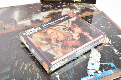 Lot 297 - A group of vintage 1980s Star Wars jigsaw...