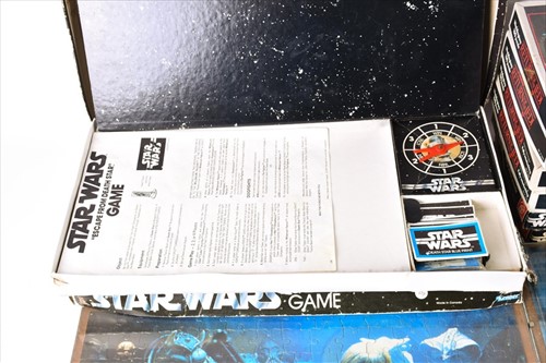 Lot 297 - A group of vintage 1980s Star Wars jigsaw...