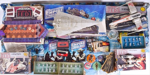 Lot 272 - A collection of original Star Wars itemsÂ  to...