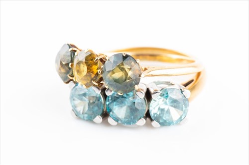 Lot 519 - A yellow metal and blue zircon ring set with...