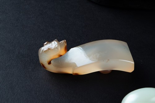 Lot 82 - A late 19th/early 20th century jade belt...