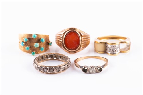 Lot 469 - A rose metal and carnelian gents signet ring...