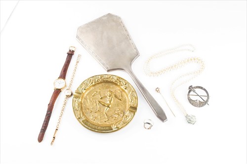 Lot 458 - A group of assorted jewellery items including...