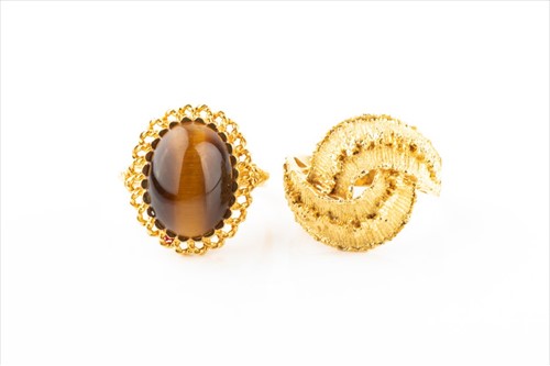 Lot 454 - A yellow metal cabochon tiger's eye ring...