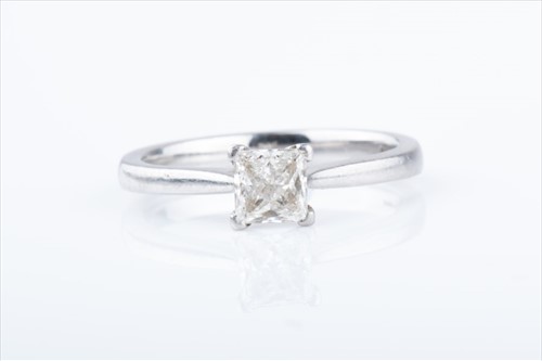 Lot 420 - A platinum and diamond ring set with a...